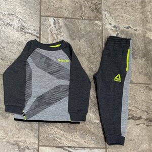 NWOT  size 2T Reebok Kids Gray and Green tracksuit Set